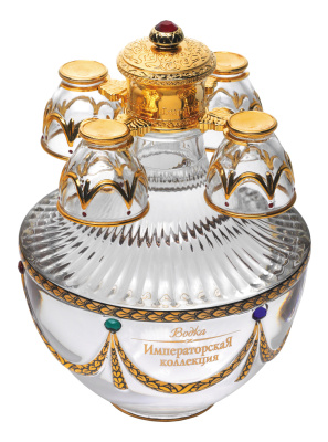 Водка Императорская Коллекция Яйцо Фаберже Красного цвета с драконами в бархатной п/у 40% 0,7 л фото