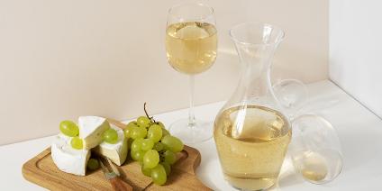 Хорошее белое полусладкое вино - picture